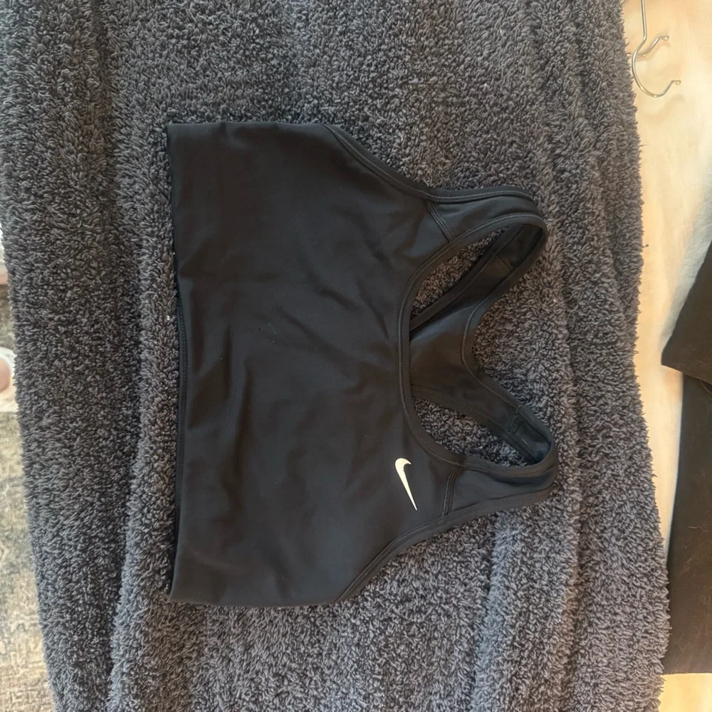 Nike Black Performance Sports Bra Racerback - Picture 1 of 3